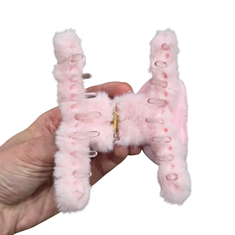 Labubu Style Fuzzy Hair Claw Clip Cute Kawaii Girls Accessory‎ Pink Gift